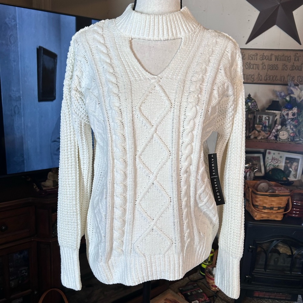 Absolutely Famous White Cable Knit Turtleneck Sweater